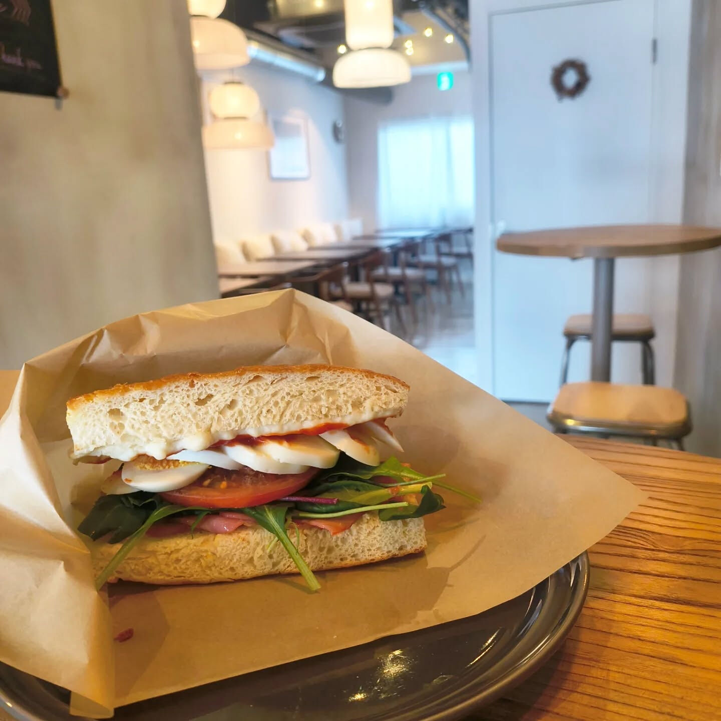 私たちのカフェでは、新鮮な味わいをお届けするため、フォカッチ