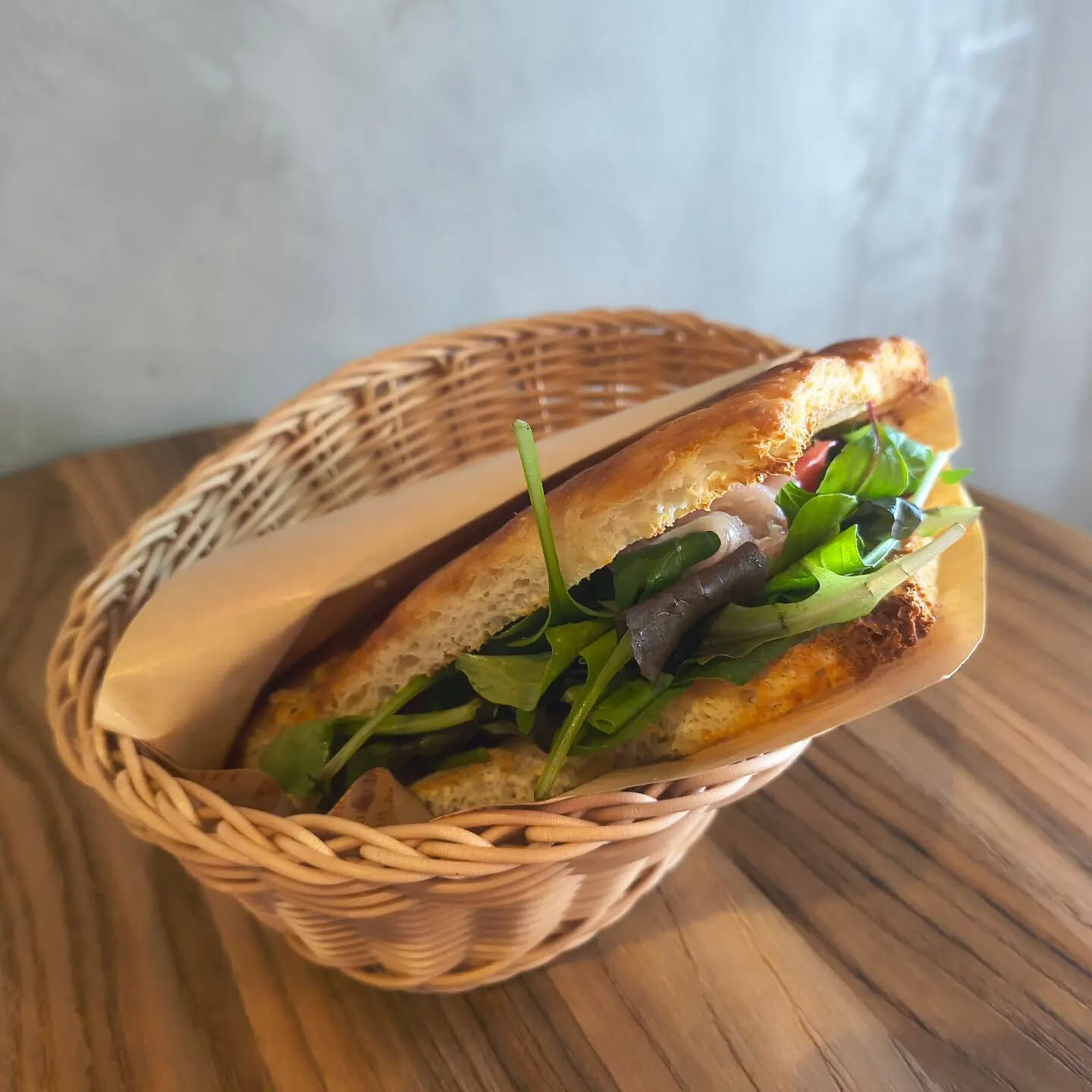新鮮なサンドイッチ、あります